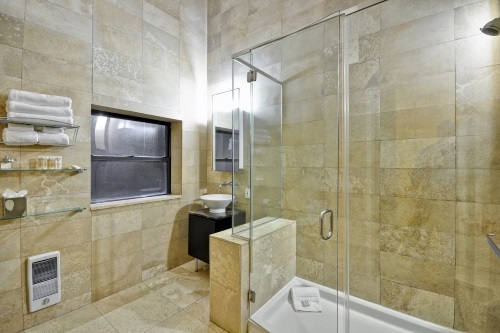 The Dylan Hotel NYC badkamer